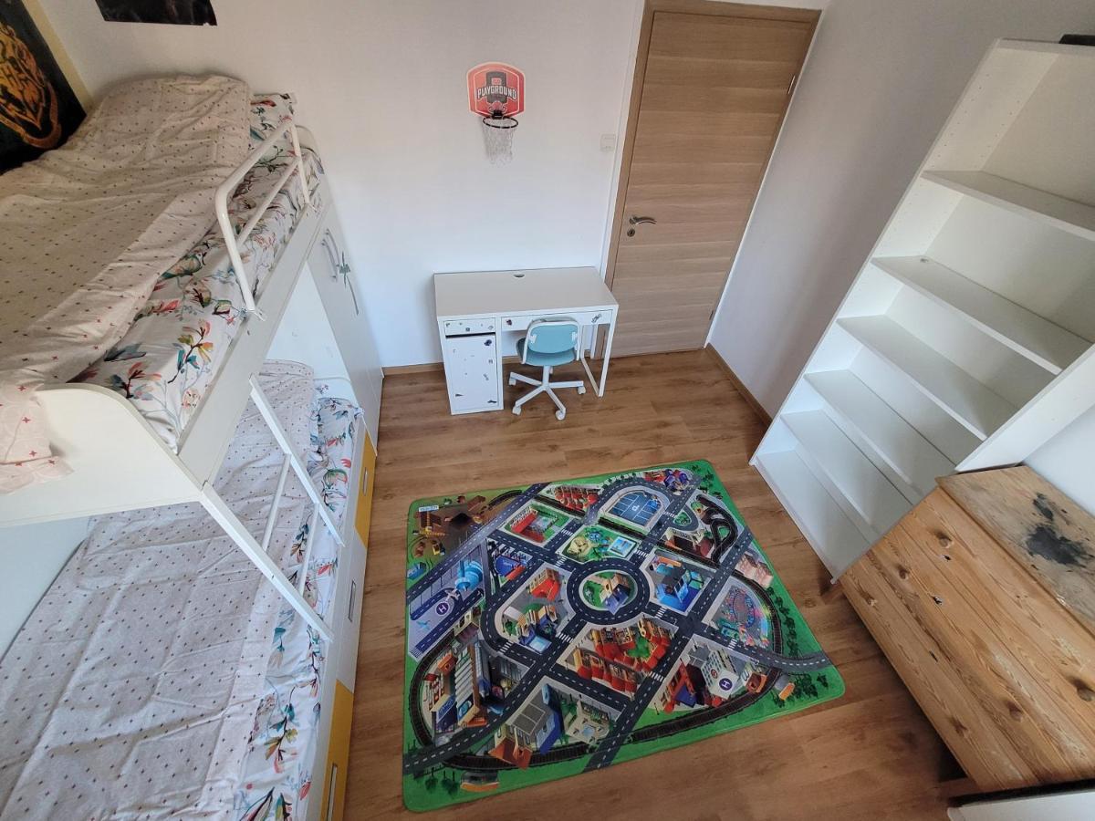 Family Friendly With Kids Room, Quiet And Peaceful Boekarest Buitenkant foto