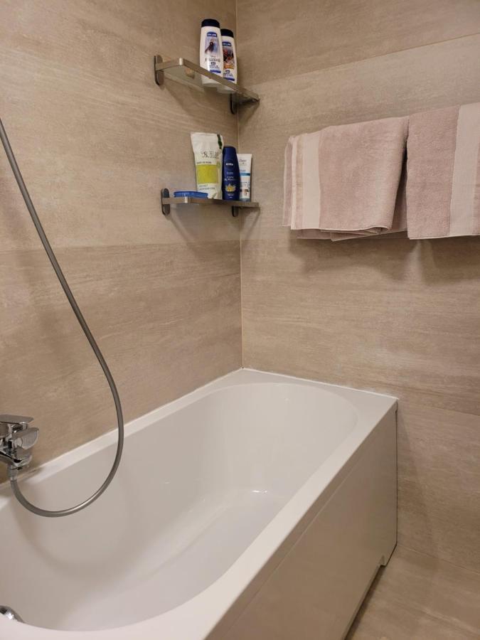 Family Friendly With Kids Room, Quiet And Peaceful Boekarest Buitenkant foto